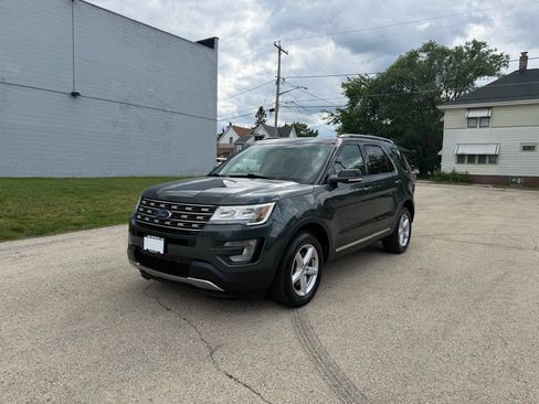 Used 2016 Ford Explorer XLT w/ Equipment Group 202A AWD/4WD image 3