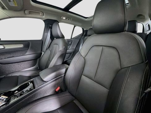 Certified 2024 Volvo XC40 B5 Plus AWD/4WD image 21