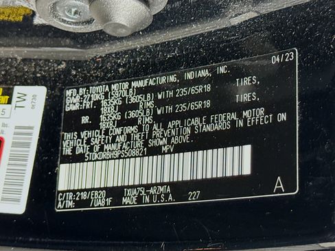 Used 2023 Toyota Highlander XLE image 32