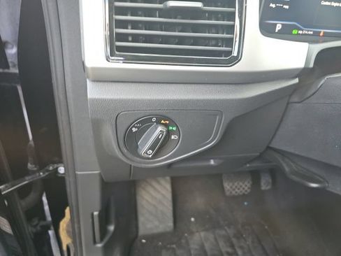 Used 2023 Volkswagen Atlas Cross Sport SE FWD image 17