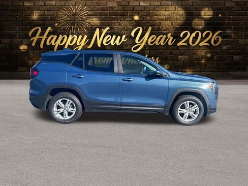 Used 2024 GMC Terrain SLE image 7