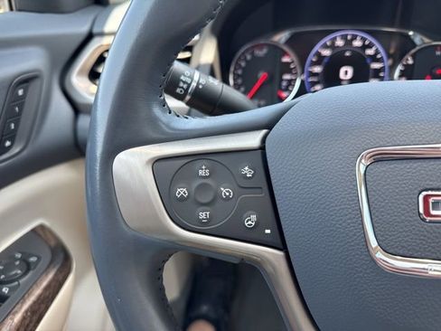 Used 2022 GMC Acadia Denali w/ Denali Ultimate Package AWD/4WD image 17