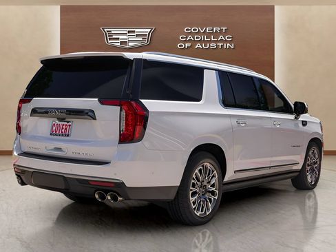 Used 2023 GMC Yukon XL Denali Ultimate AWD/4WD image 4