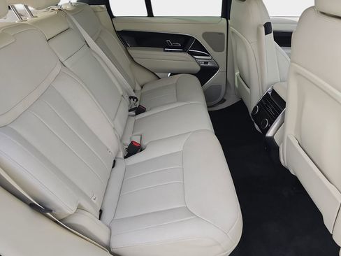 Certified 2025 Land Rover Range Rover SE image 11