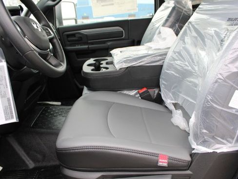 New 2025 RAM 5500 Tradesman image 32