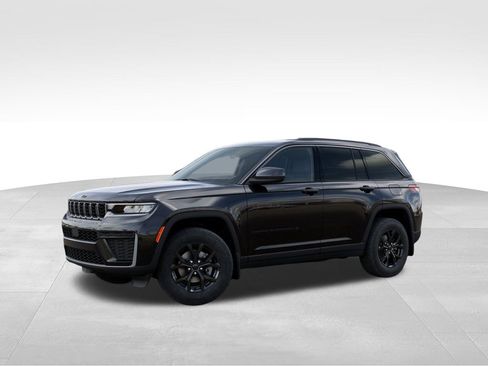 New 2026 Jeep Grand Cherokee Laredo image 2