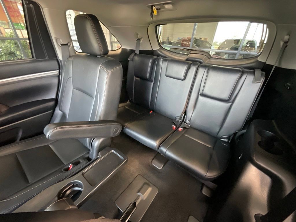 Used 2019 Toyota Highlander Limited AWD/4WD image 24