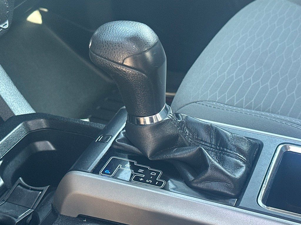 Used 2019 Toyota Tacoma SR5 AWD/4WD image 26