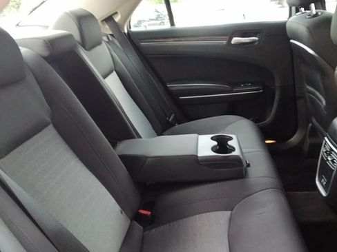 Used 2018 Chrysler 300 Touring w/ Driver Convenience Group RWD image 10