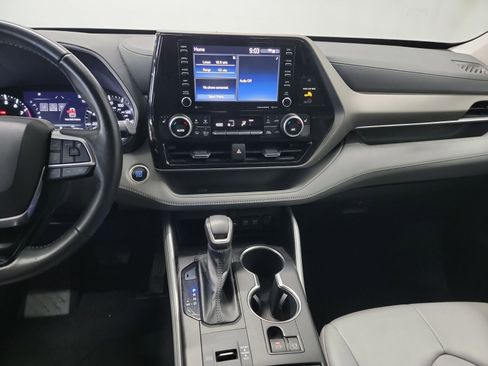 Used 2021 Toyota Highlander XLE FWD image 20