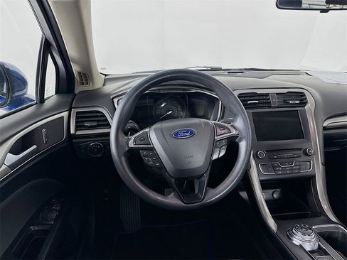 Used 2017 Ford Fusion SE w/ Fusion SE Technology Package image 20