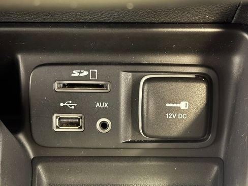Used 2018 Jeep Cherokee Limited AWD/4WD image 29