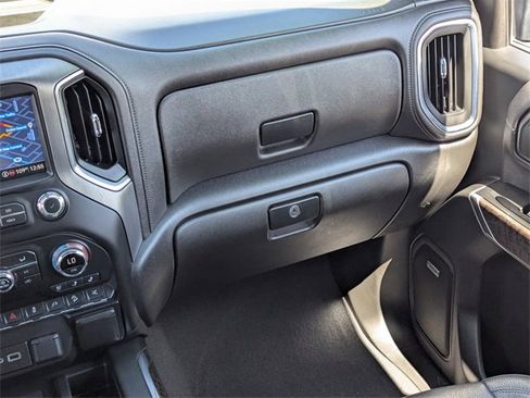 Used 2022 GMC Sierra 2500 Denali w/ Denali Black Diamond Edition image 17