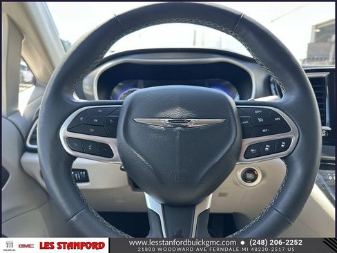 Used 2023 Chrysler Pacifica Touring-L FWD image 22