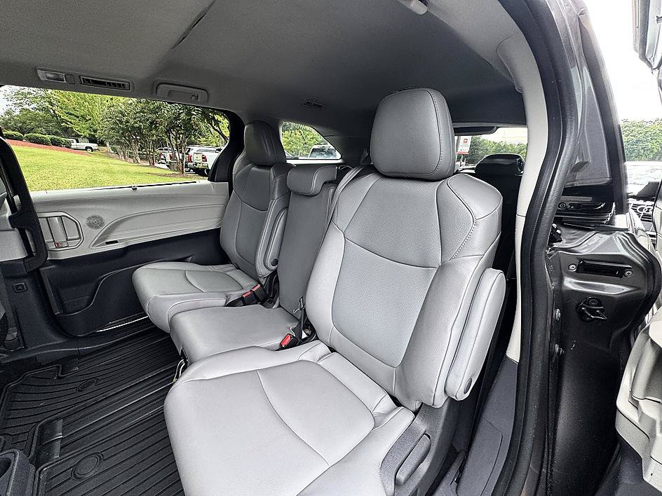 Certified 2022 Toyota Sienna XLE FWD image 12