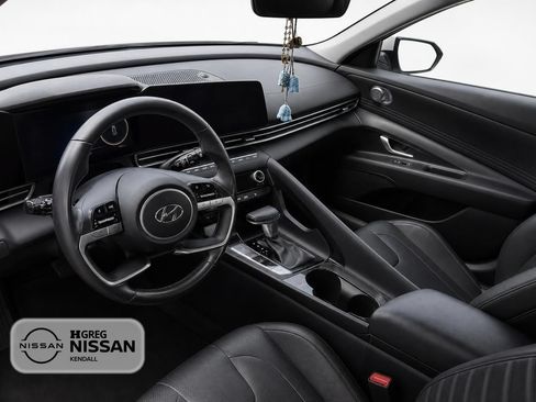Used 2022 Hyundai Elantra Limited w/ Cargo Package FWD image 5