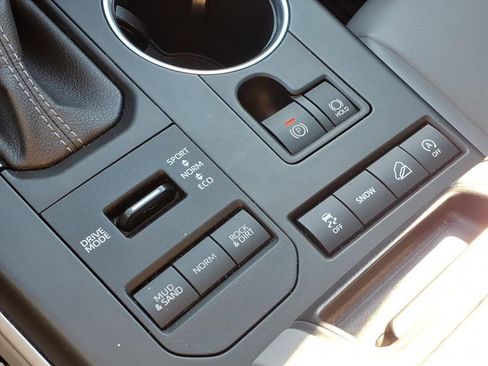 Used 2022 Toyota Highlander XLE image 8