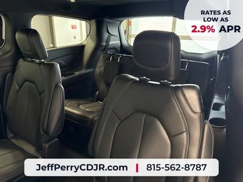 New 2027 Chrysler Pacifica Select FWD image 19