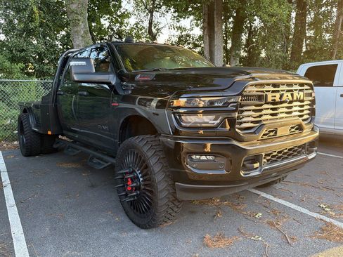 Used 2025 RAM 3500 Big Horn AWD/4WD image 3