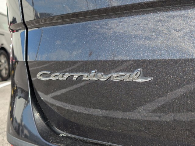 Used 2022 Kia Carnival LX FWD image 28