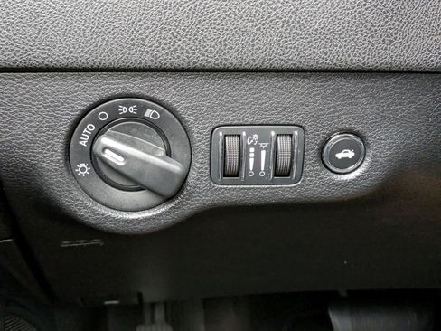 Used 2016 Dodge Charger SE w/ Power Sunroof Group image 19