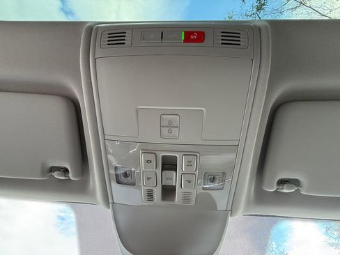 New 2025 Volkswagen Taos SE image 27