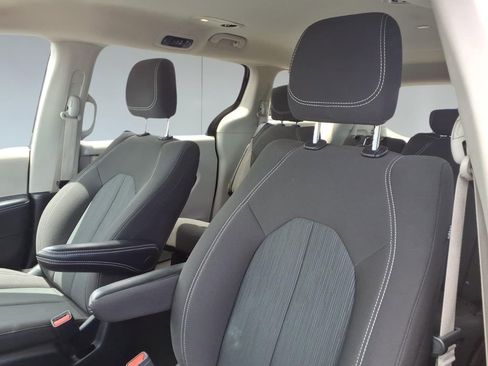 Used 2023 Chrysler Voyager LX FWD image 16