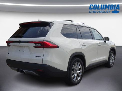 Used 2024 Toyota Grand Highlander AWD image 3