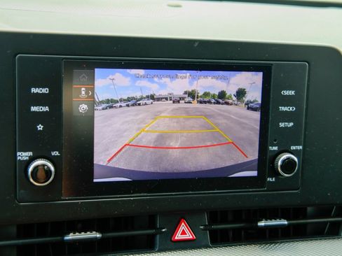 Used 2025 Kia Sportage LX FWD image 4