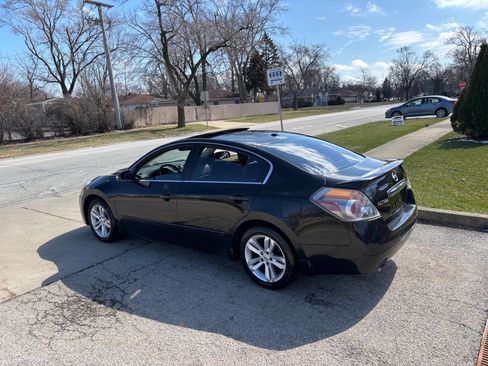 Used 2010 Nissan Altima 3.5 SR w/ Premium Pkg image 13