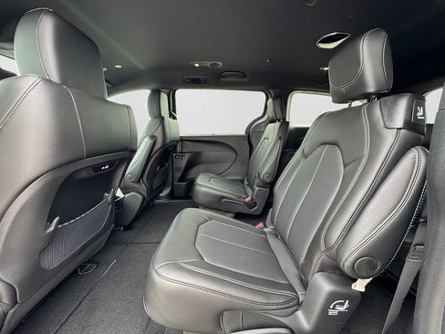 New 2027 Chrysler Pacifica Select w/ Family Tech Group FWD image 11