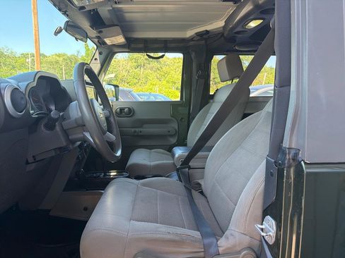 Used 2008 Jeep Wrangler Sahara w/ Dual Top Group AWD/4WD image 16