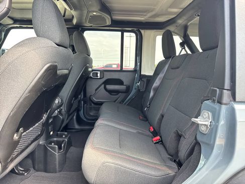Used 2025 Jeep Wrangler Unlimited Rubicon AWD/4WD image 14