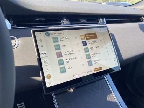 Used 2024 Land Rover Range Rover Evoque Dynamic SE image 22