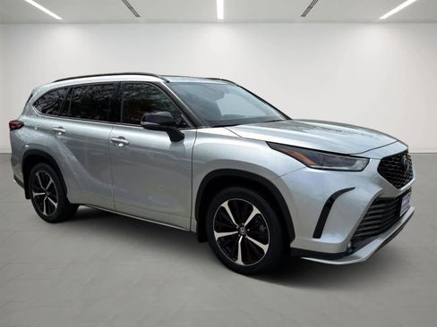 Used 2022 Toyota Highlander XSE AWD/4WD image 6