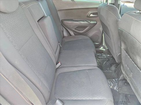 Used 2019 Chevrolet Trax LS w/ LPO, Protection Package FWD image 18