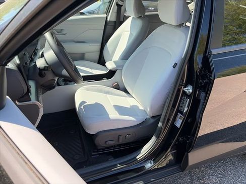 Used 2025 Hyundai Kona SEL FWD image 13