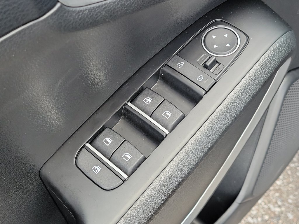 Used 2025 Kia Soul LX w/ LX Technology Package FWD image 17