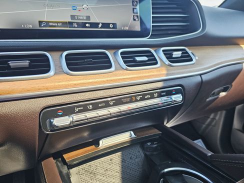 Used 2021 Mercedes-Benz GLE 350 4MATIC w/ Premium Package image 28