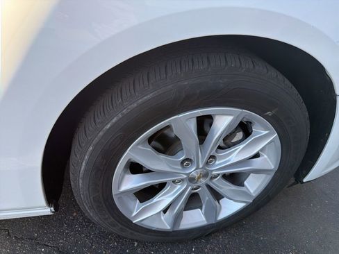 Used 2025 Chevrolet Malibu LT image 14