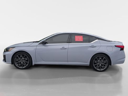 Used 2024 Nissan Altima 2.0 SR FWD image 2