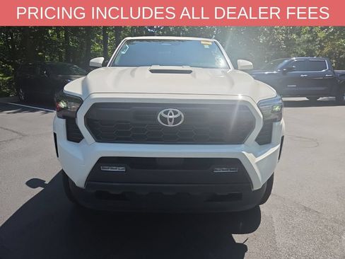 Used 2025 Toyota Tacoma TRD Sport AWD/4WD image 16