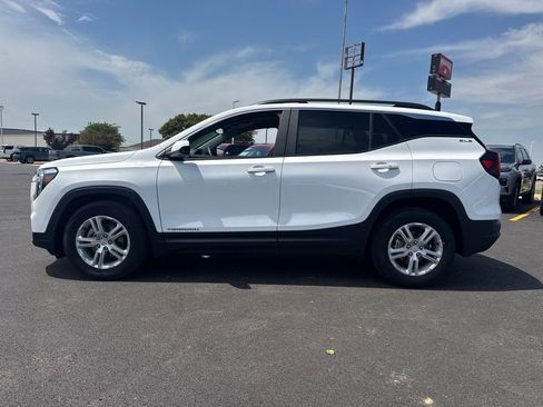 Used 2023 GMC Terrain SLE w/ Driver Convenience Package FWD image 3