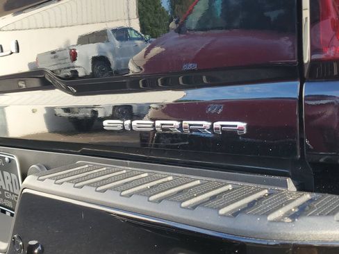 Used 2024 GMC Sierra 3500 Denali Ultimate AWD/4WD image 7