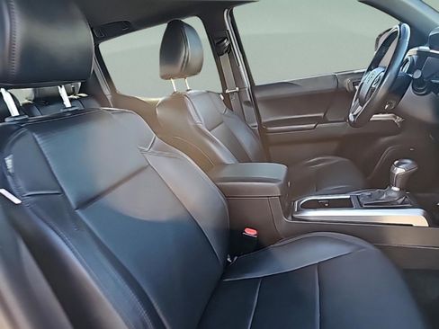 Used 2022 Toyota Tacoma Limited image 33