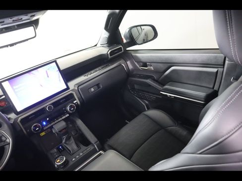 Used 2025 Toyota Tacoma TRD Off-Road w/ TRD Off Road Premium Package AWD/4WD image 18
