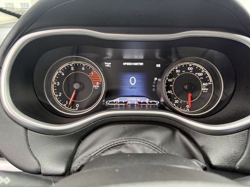 Used 2017 Jeep Cherokee Overland image 11