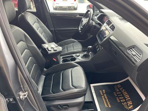 Used 2021 Volkswagen Tiguan SEL Premium R-Line image 40