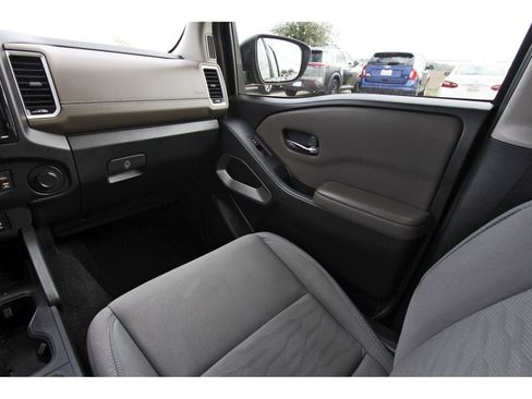 Used 2022 Nissan Frontier SV image 13