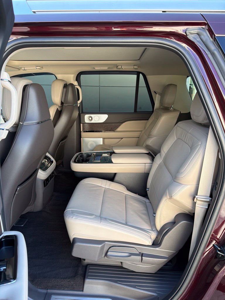 Used 2023 Lincoln Navigator L Reserve AWD/4WD image 8